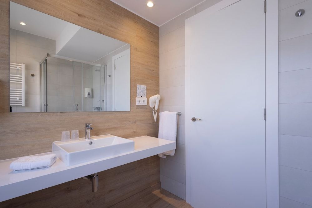 Hostal Sans Comfort Room, Balcony, City View 4