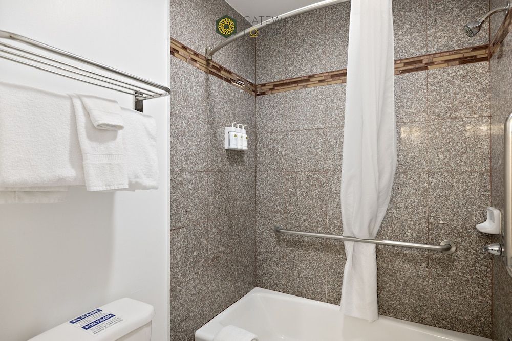 Gateway Lodge Superior Room, 2 Double Beds, Kitchenette 3