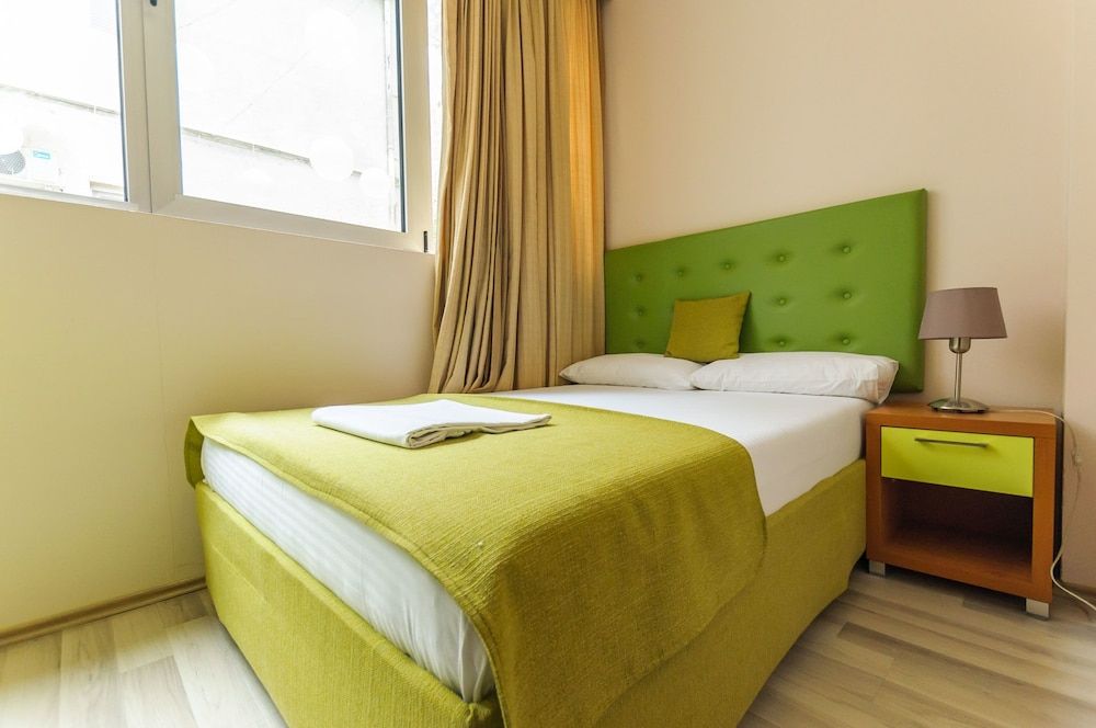 Garden40 Basic Single Room, 1 Large Twin Bed, Courtyard View 2