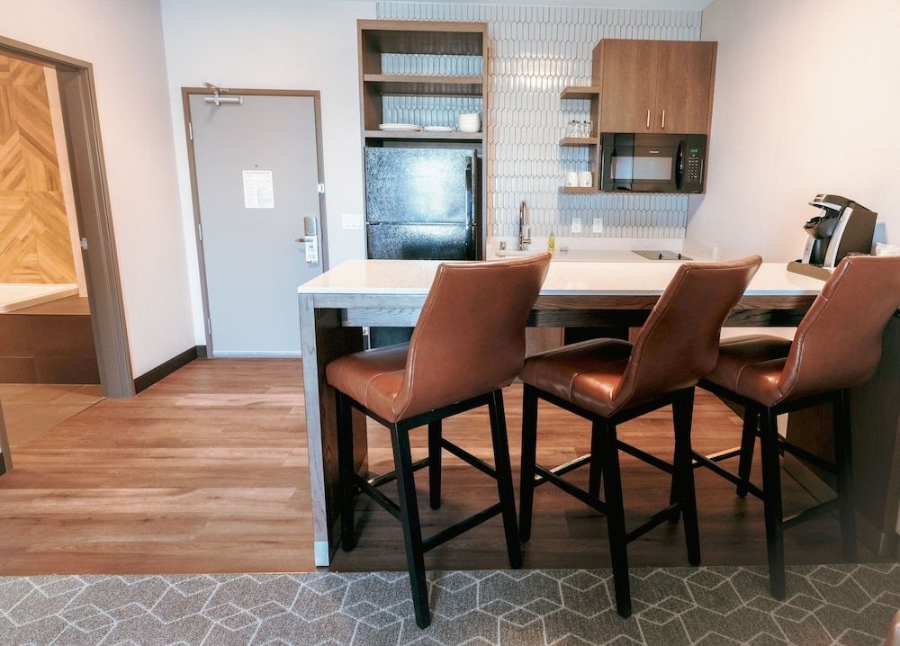 Running Aces Hotel & Casino, Trademark Collection by Wyndham Suite, 1 King Bed, Non Smoking (Track View) 3