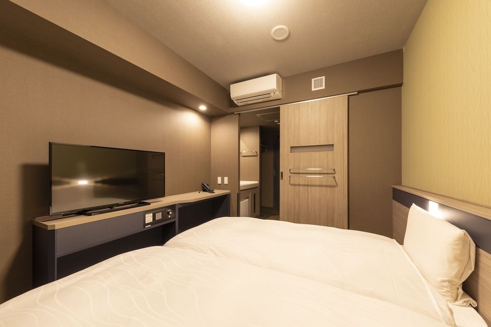 Hollywood Twin Room, W/4 nights Non Smoking(No cleaning)