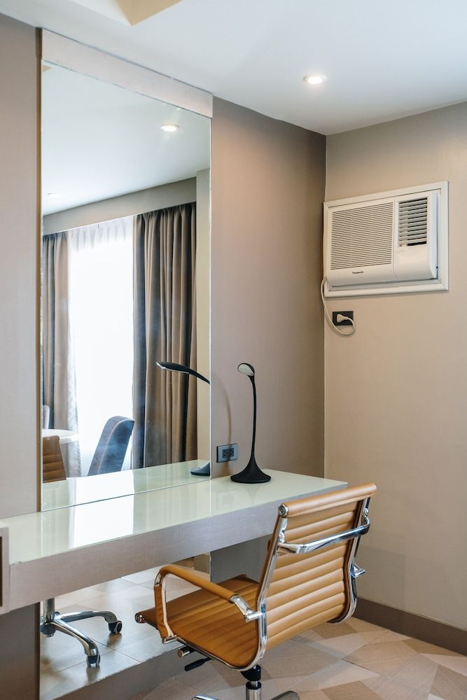 Zuri Hotel Deluxe Room, 1 King Bed 12