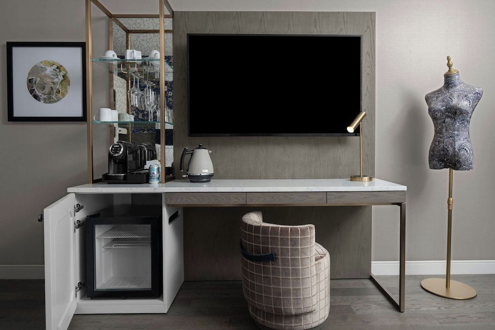 The Dorian, Autograph Collection