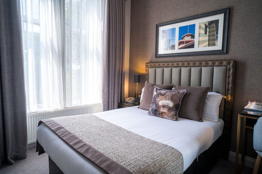 Number 10 Hotel Economy Double Room