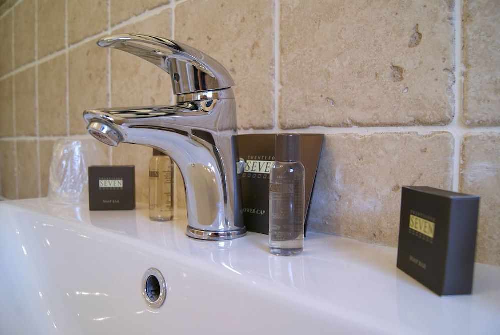 Number 10 Hotel Economy Double Room 4