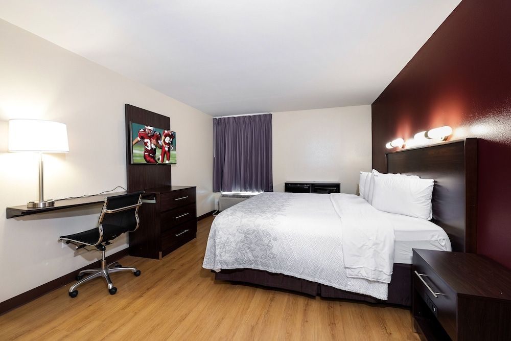 Red Roof Inn PLUS+ Tuscaloosa - University Deluxe Room, 1 King Bed (Smoke Free)