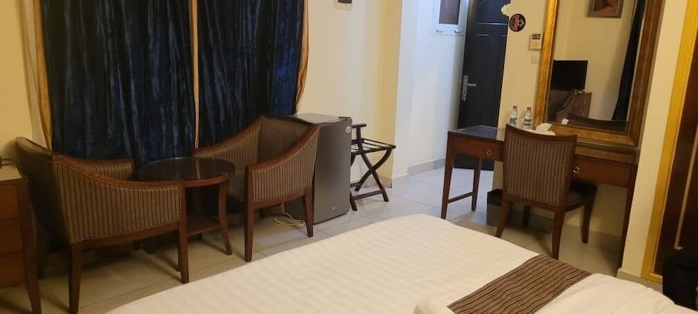 Ras Dika Hotel Family Room 7