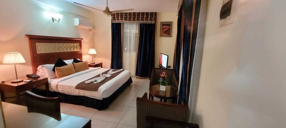 Ras Dika Hotel Family Room 4