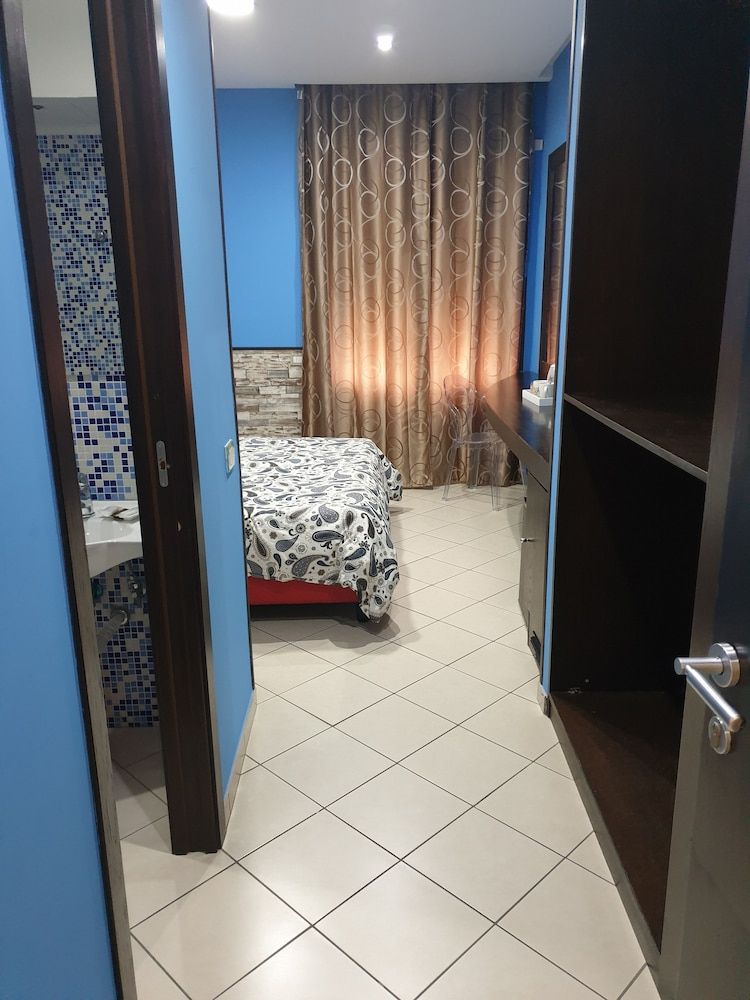 Sorrento Relais Basic Double Room, 1 King Bed, Ensuite 3