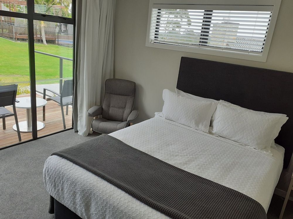 Queen Room with Garden View