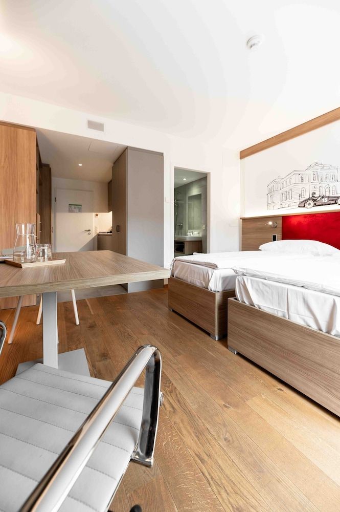 Los Lorentes Residences Superior Room, 2 Twin Beds, Kitchen, Courtyard View 5