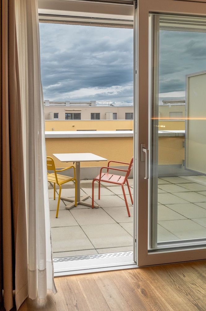 Family Studio Suite, 1 Queen Bed with Sofa bed, Balcony