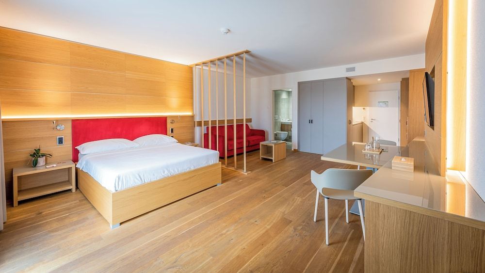 Executive Studio Suite, 1 Queen Bed with Sofa bed, Balcony