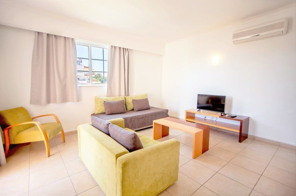 Superior Apartment, 1 Twin, 1 Bedroom, Pool View