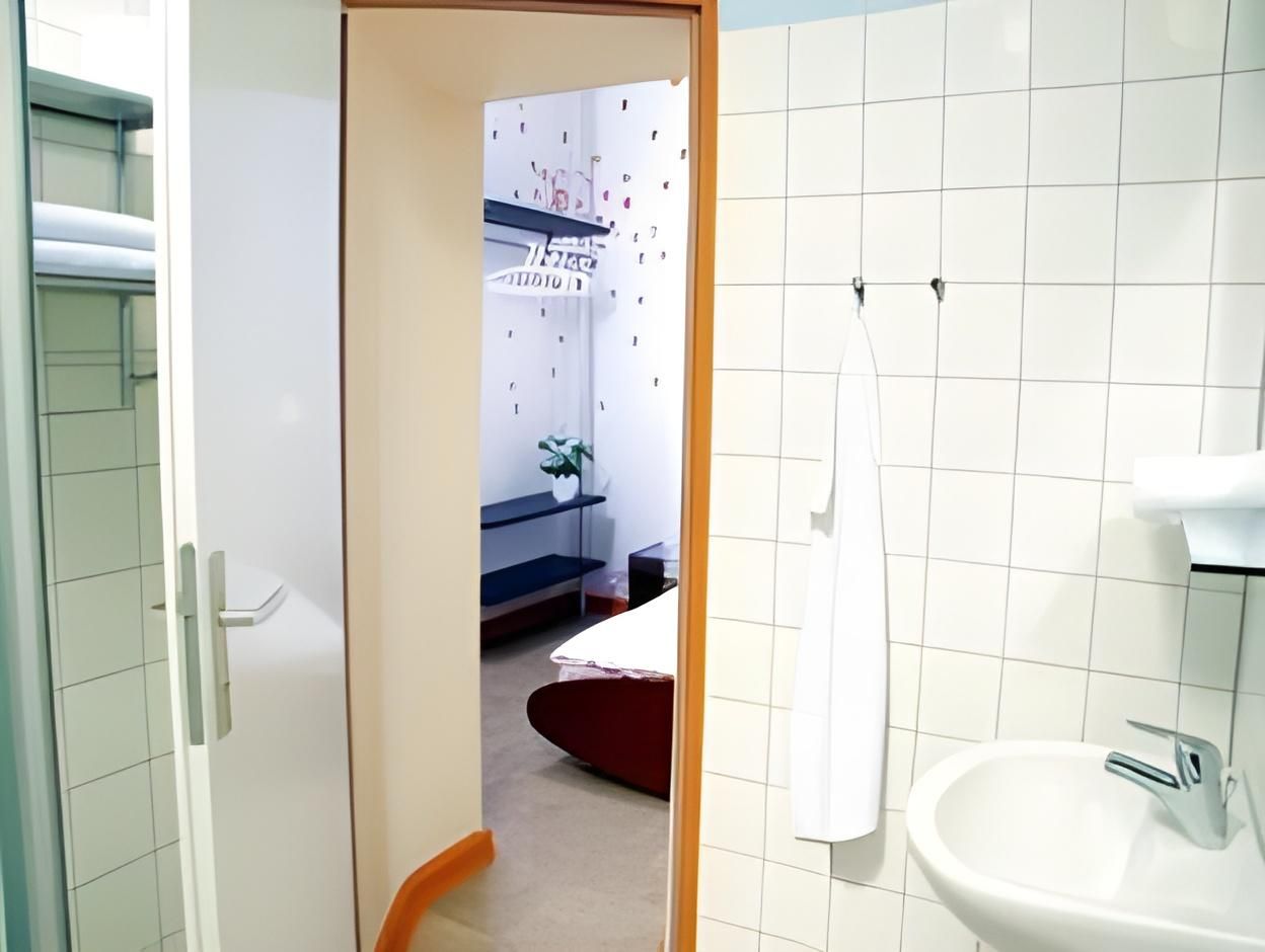 undefined Three Little Pigs Hostel Berlin 6