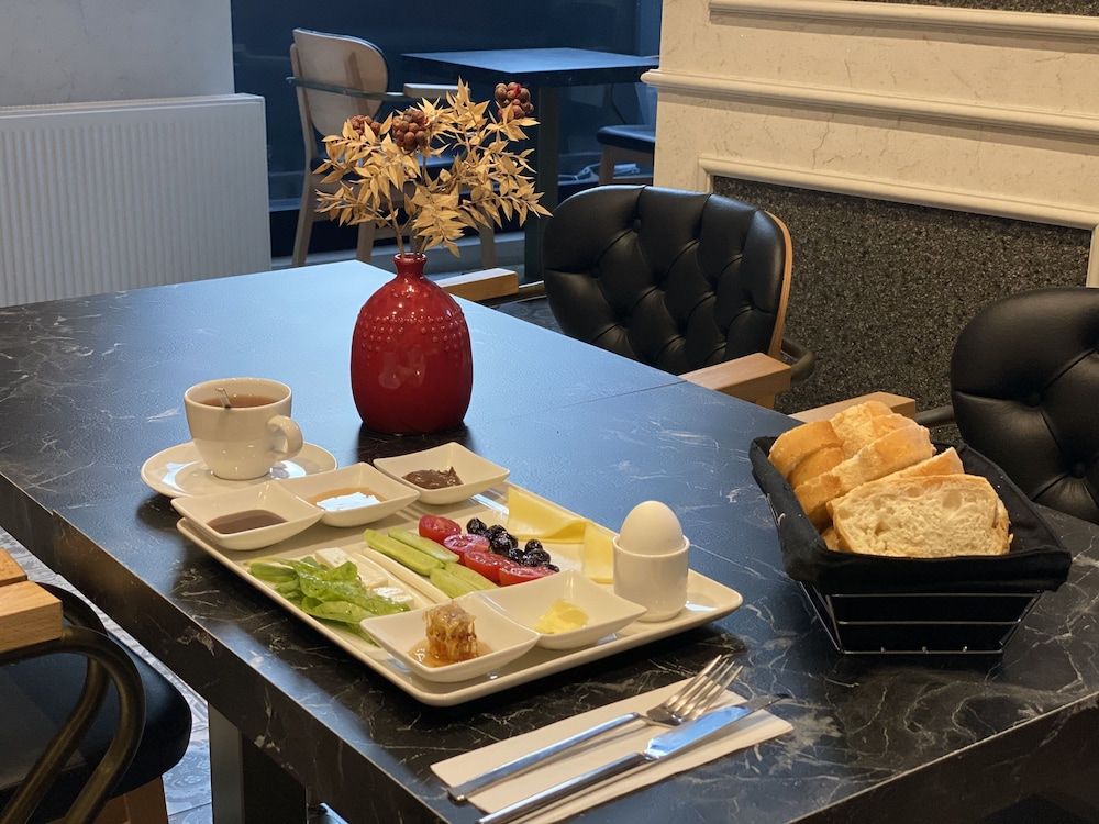 undefined Global Suites Hotel 9