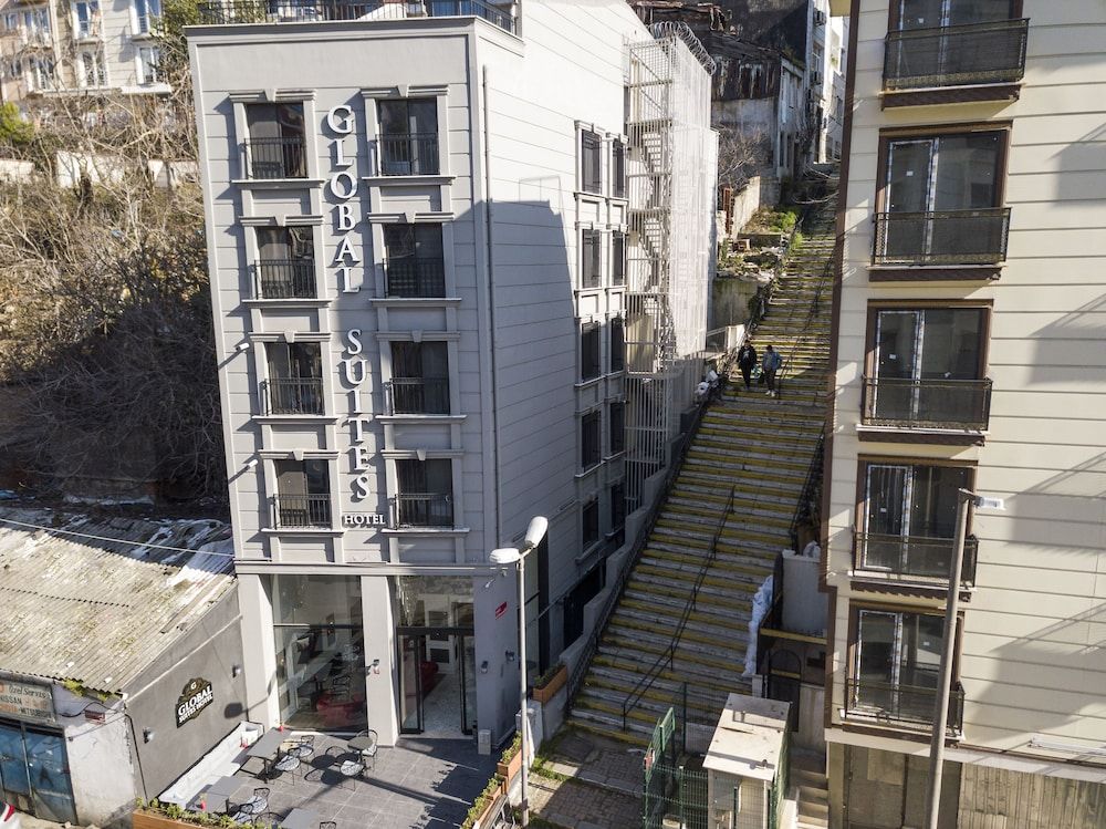 undefined Global Suites Hotel 4