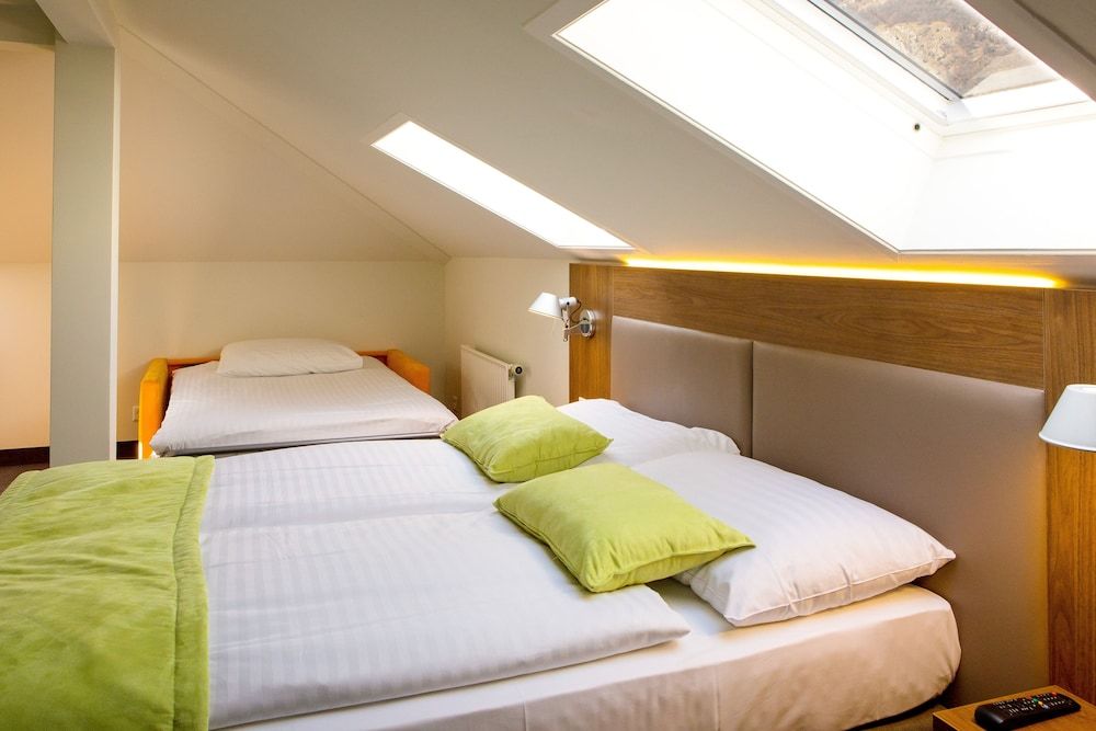 Campanile Martigny Standard Room, Multiple Beds 3