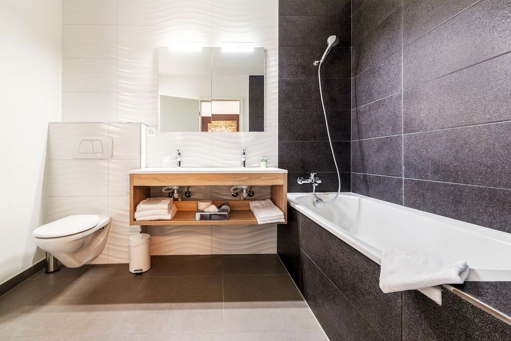 Campanile Martigny Standard Room, Multiple Beds 6