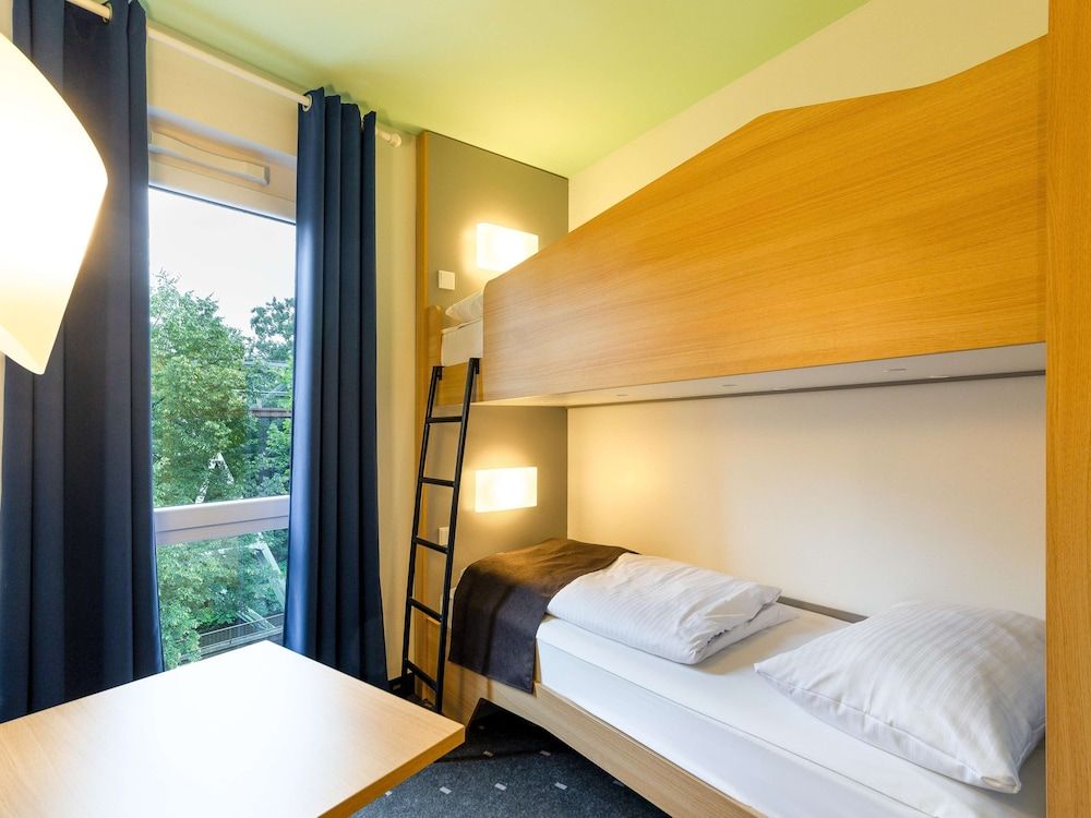 B&B Hotel Wuppertal City-Süd Quadruple Room 2
