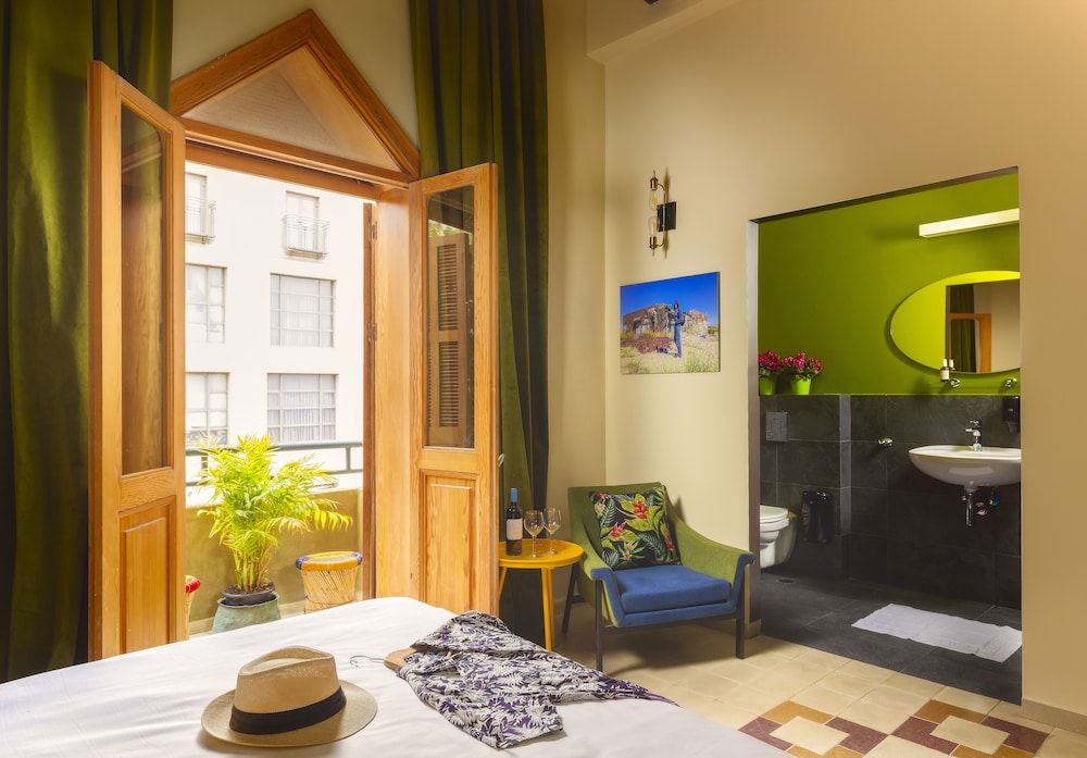 INTA Hotel Deluxe Double Room, Balcony 14