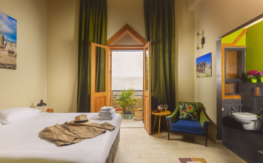 INTA Hotel Deluxe Double Room, Balcony 16