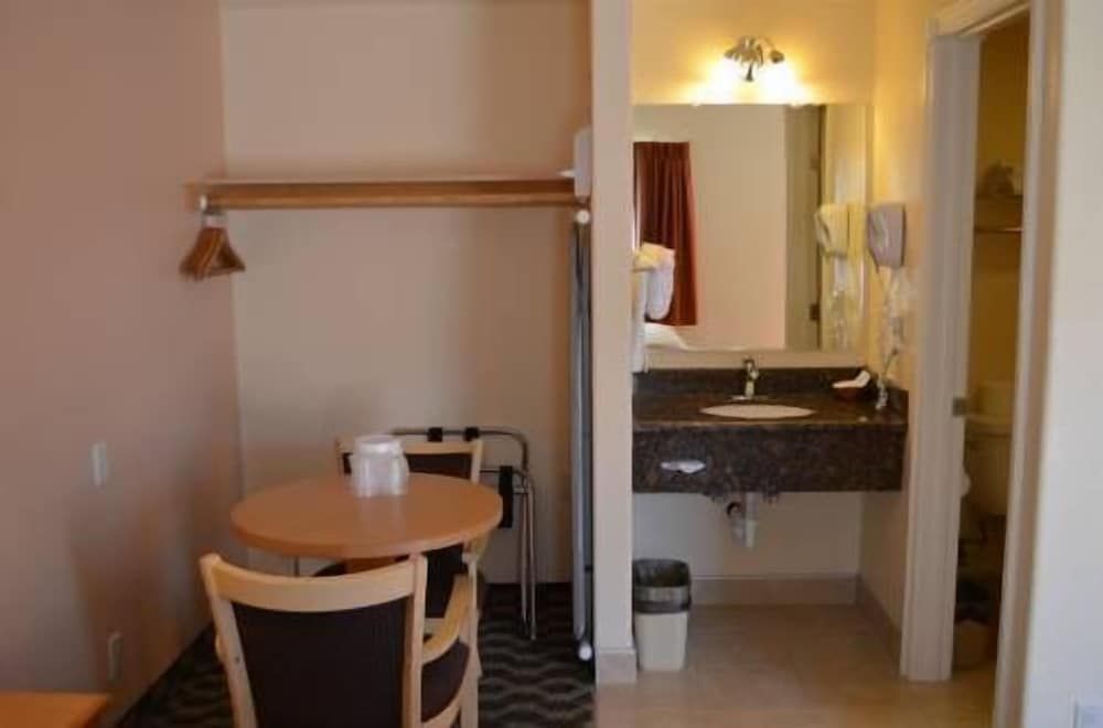 Seaside Inn Standard Room, 1 Queen Bed 4