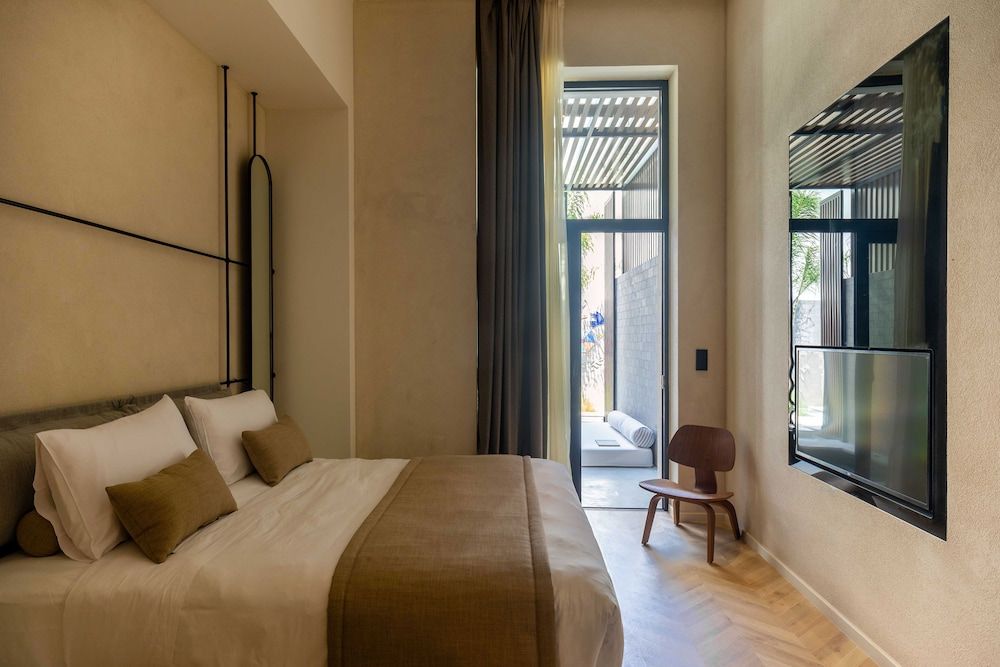 The Newel Psychiko Deluxe Loft with Private outdoor spa tub 4