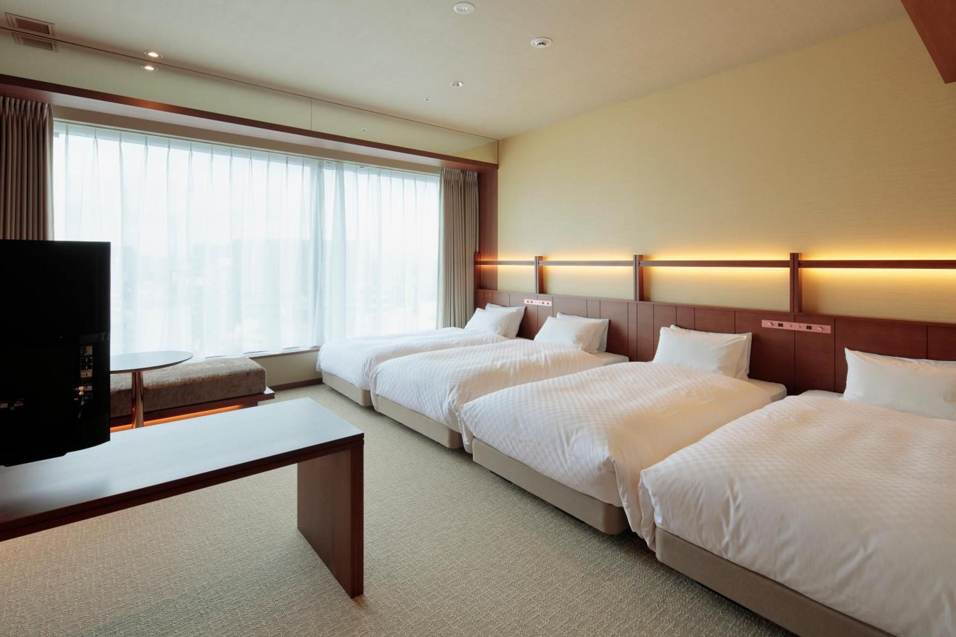 Deluxe Quadruple Room with Bathtub - Non-Smoking