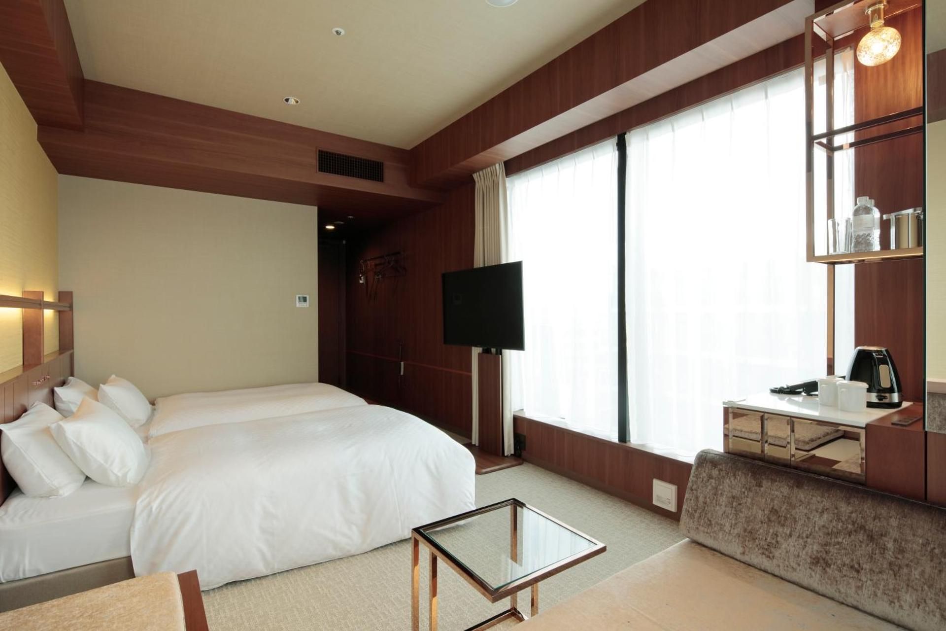 Corner Twin Room - Non-Smoking
