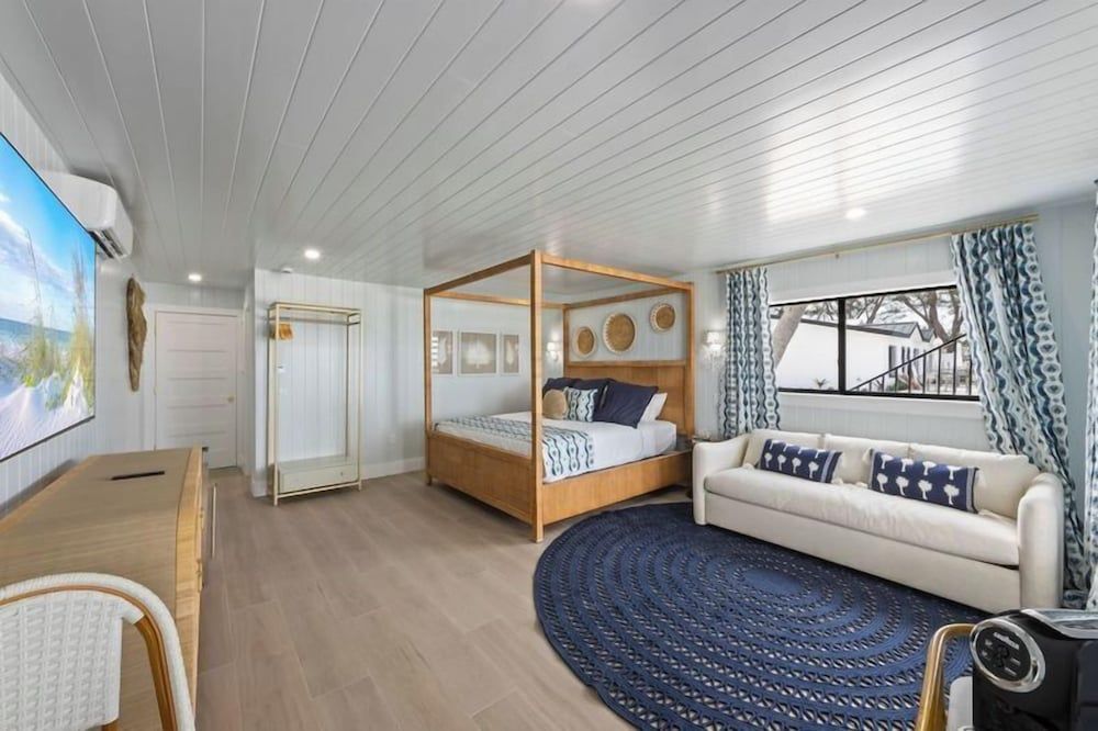 Beachfront Luxury 2 Bedroom Suite