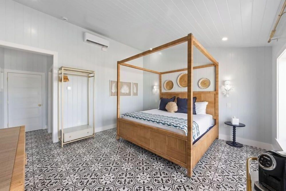 Beachside Luxury King Room