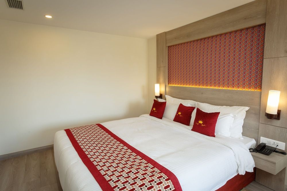 undefined Hotel Crowne Imperial 7