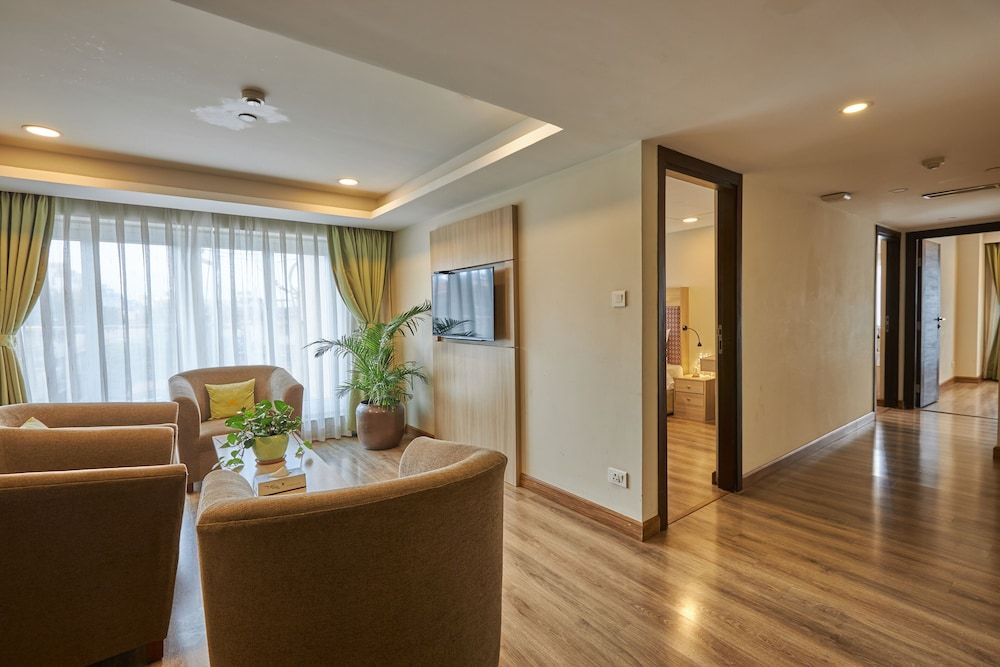 undefined Hotel Crowne Imperial 5