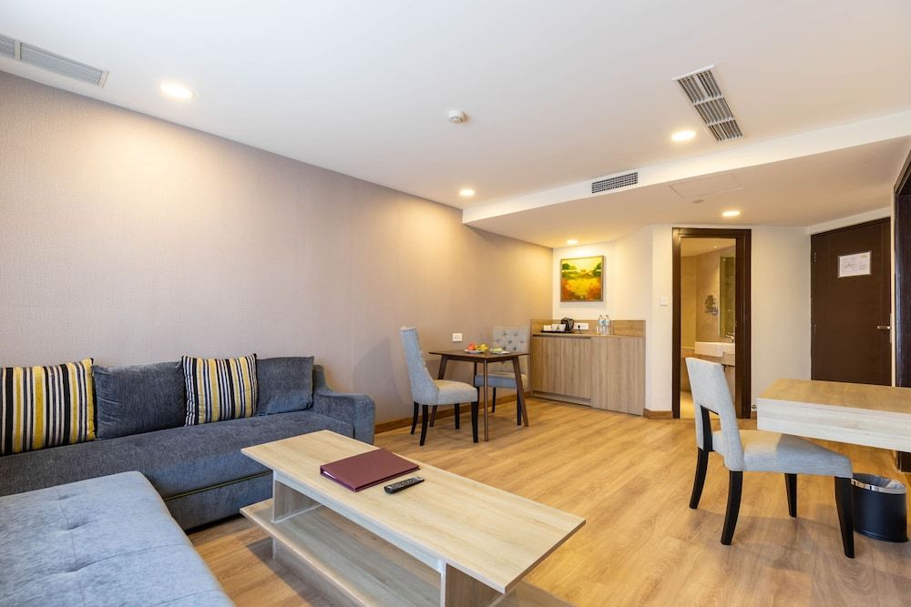 undefined Hotel Crowne Imperial 4