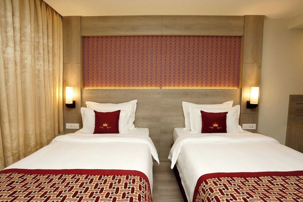 undefined Hotel Crowne Imperial 4