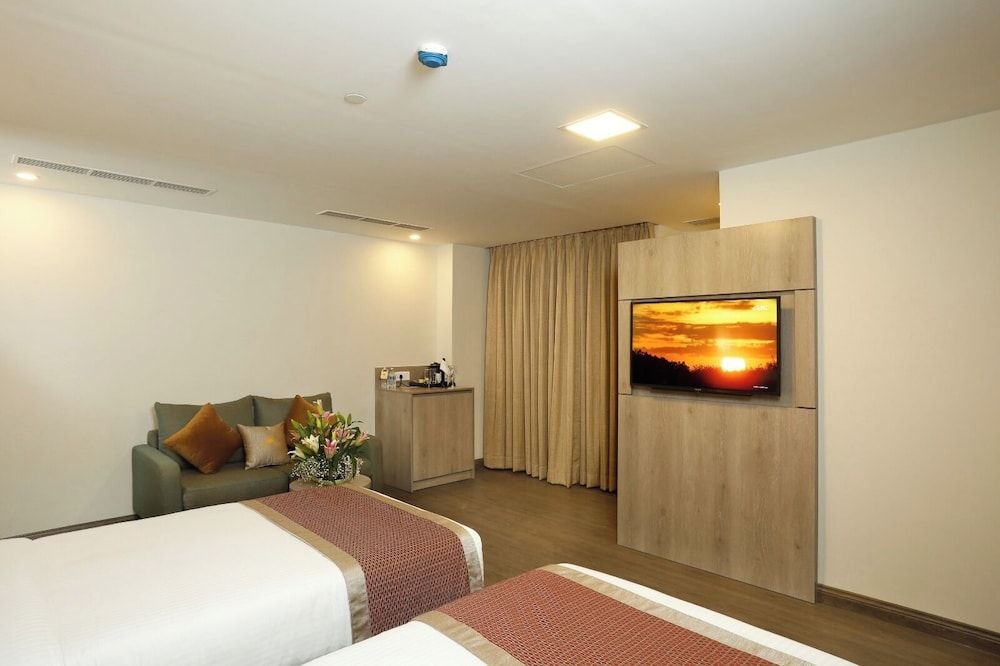 undefined Hotel Crowne Imperial 9