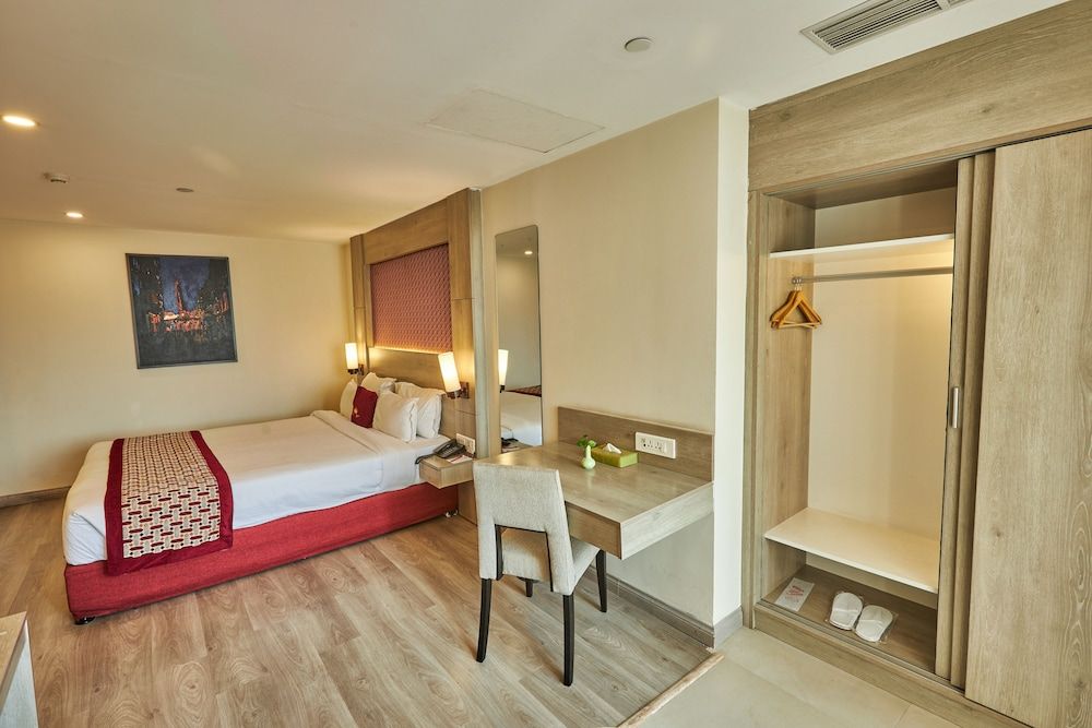 undefined Hotel Crowne Imperial 9