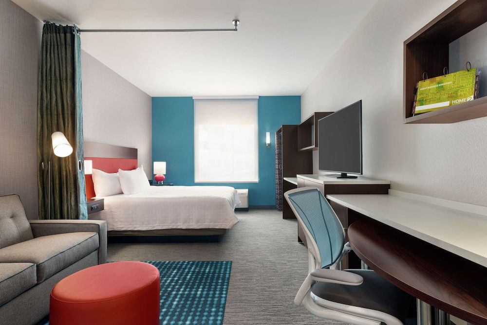 Studio, 1 King Bed with Sofa bed, Accessible (Mobility & Hearing, Roll-in Shower)
