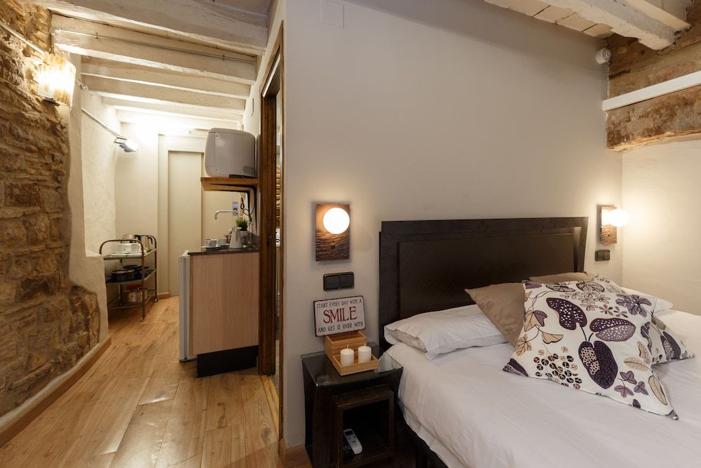 AinB Picasso Corders Apartments Superior Studio, Kitchenette 10