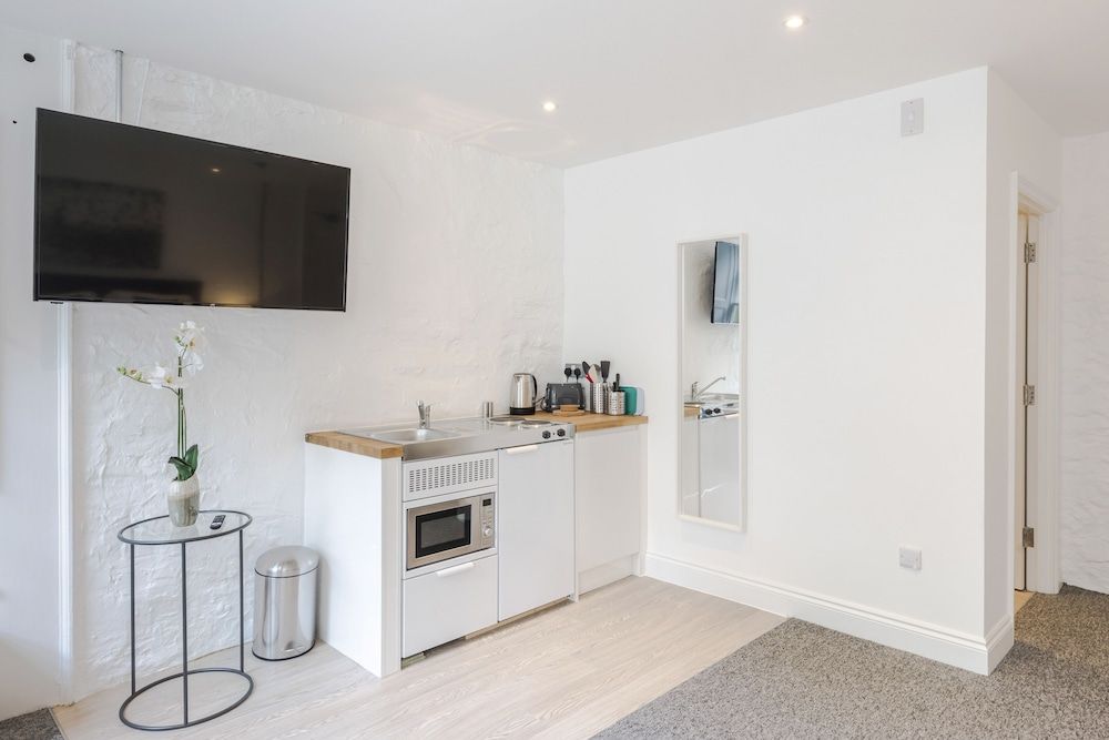 4 Berkeley Sq - YourApartment Deluxe Apartment 9