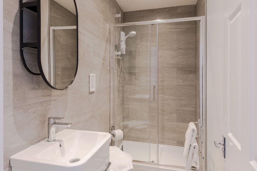 4 Berkeley Sq - YourApartment Deluxe Apartment 2