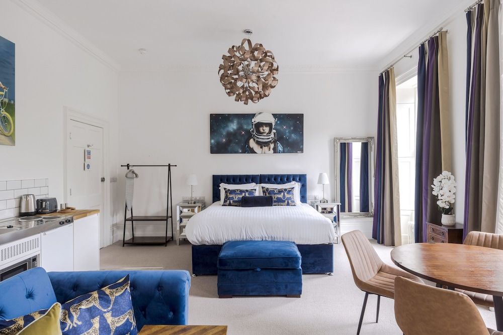 4 Berkeley Sq - YourApartment Superior Apartment 2