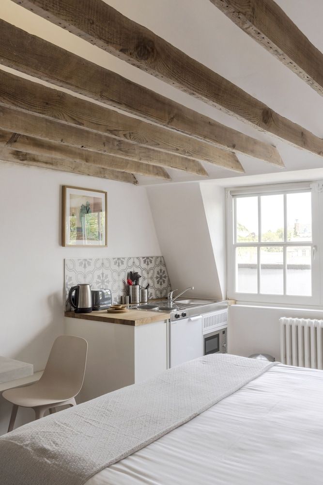 4 Berkeley Sq - YourApartment Senior Apartment 4