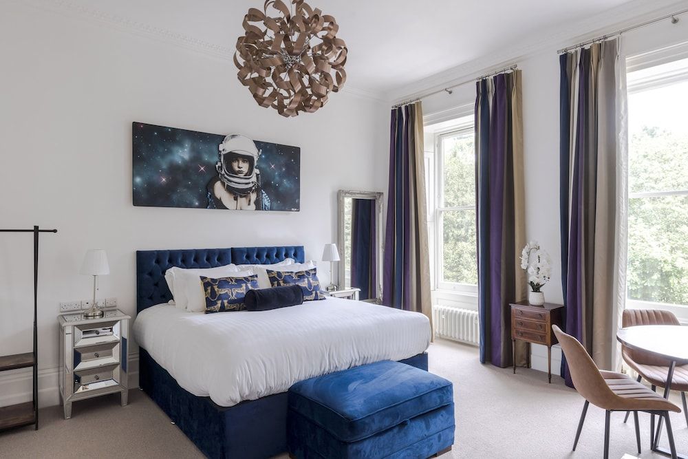 4 Berkeley Sq - YourApartment Superior Apartment 4