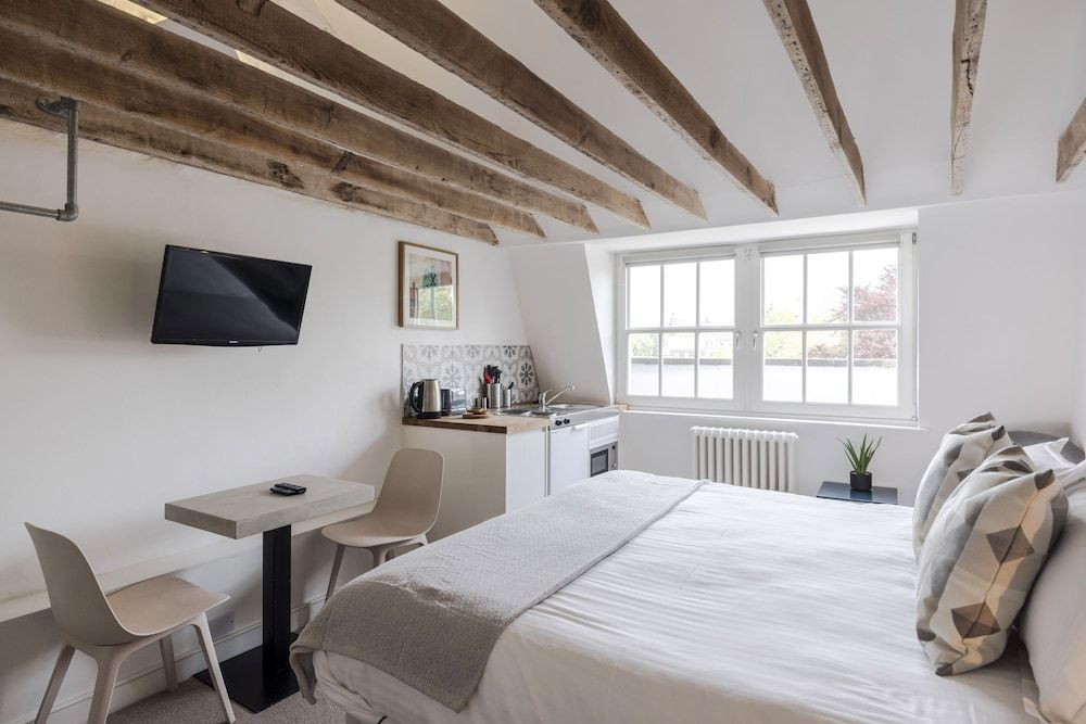 undefined 4 Berkeley Sq - YourApartment 2