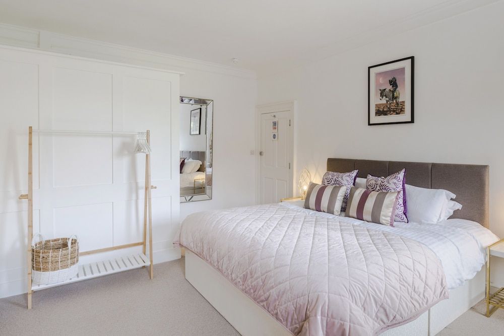 undefined 4 Berkeley Sq - YourApartment 8