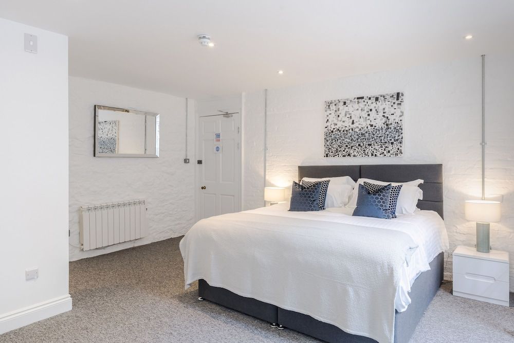 undefined 4 Berkeley Sq - YourApartment 3