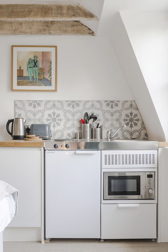 4 Berkeley Sq - YourApartment Senior Apartment 2