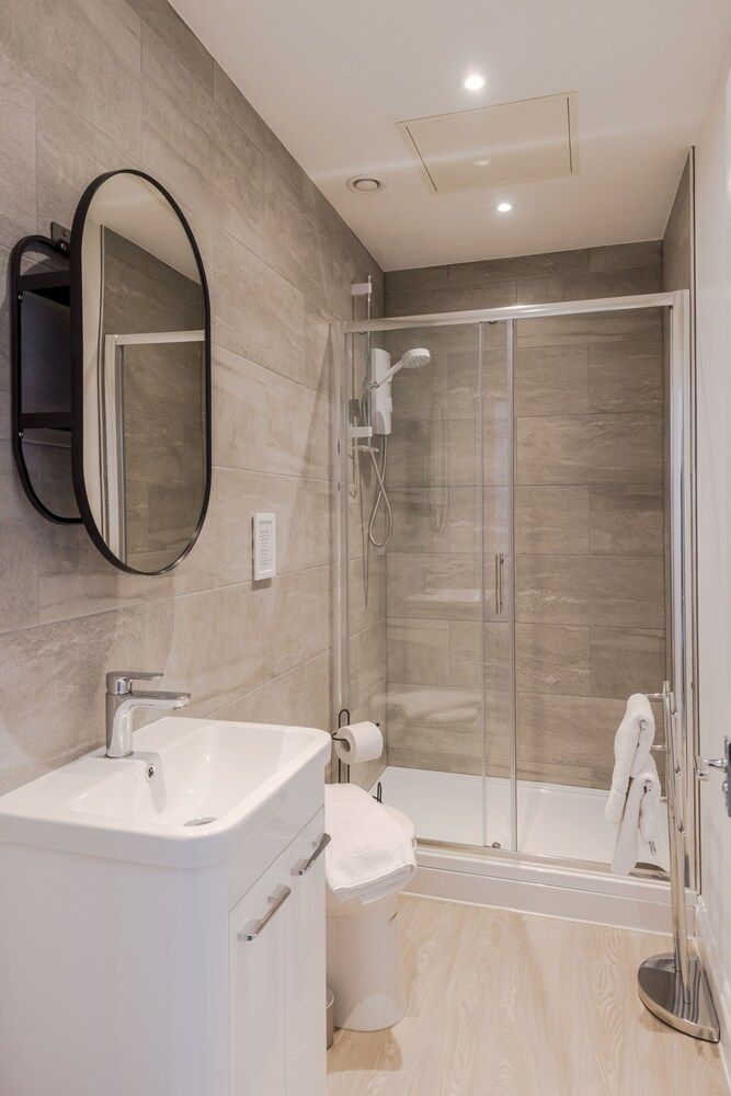 4 Berkeley Sq - YourApartment Deluxe Apartment 3